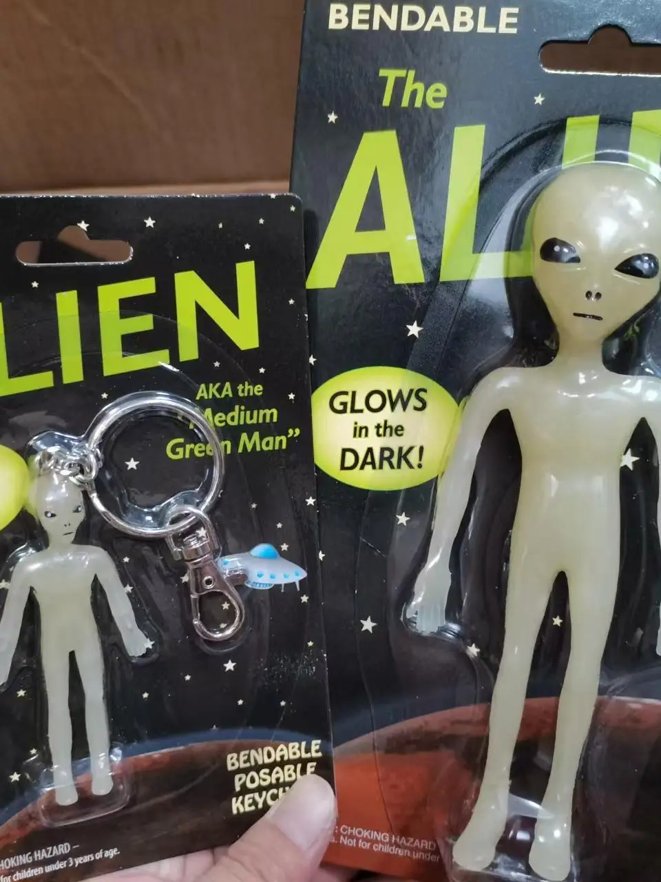 off the Wall Toys Glowing Alien Et Prank Figure Iron Wire Doll Night Light Hanging Chain Collectible Toy for 14 Years Old And...