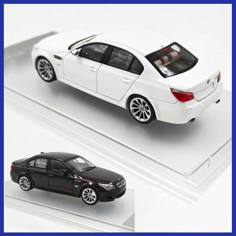 

Модель King 1:64 M5 E60 седан, модель автомобиля из сплава, классическая сувенирная подарочная игрушка для взрослых, статический дисплей