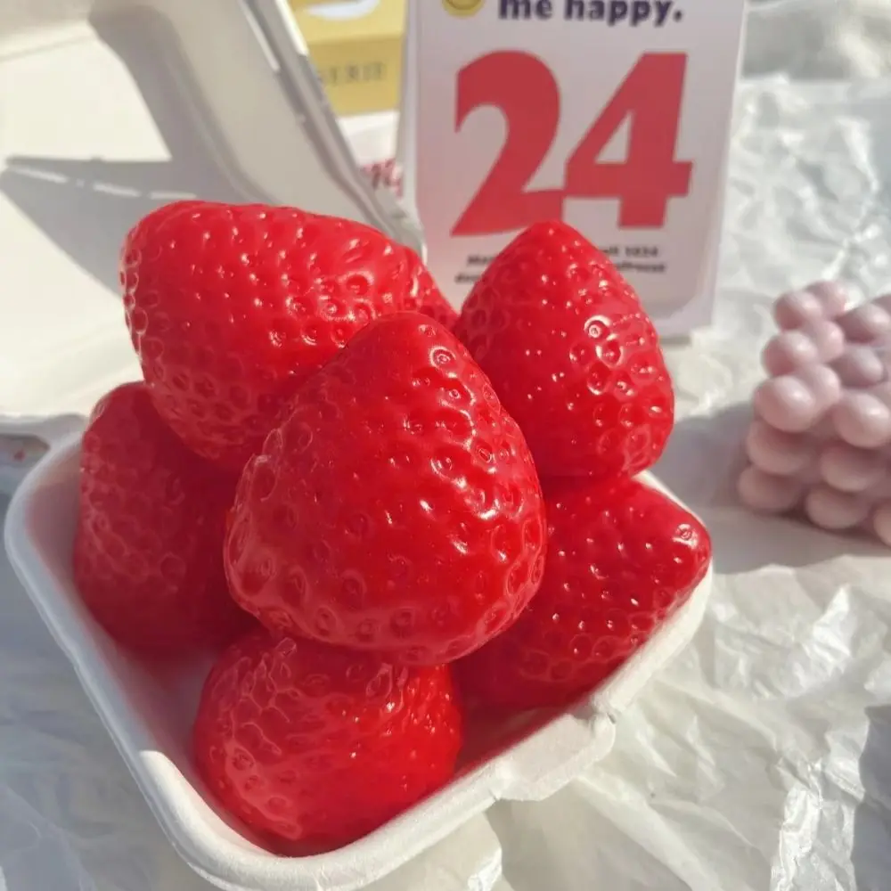 Interesting Simulation Strawberry Squeeze Silicone 3D Strawberry Pinch Soft Novelty Cartoon Fidget Practical Jokes