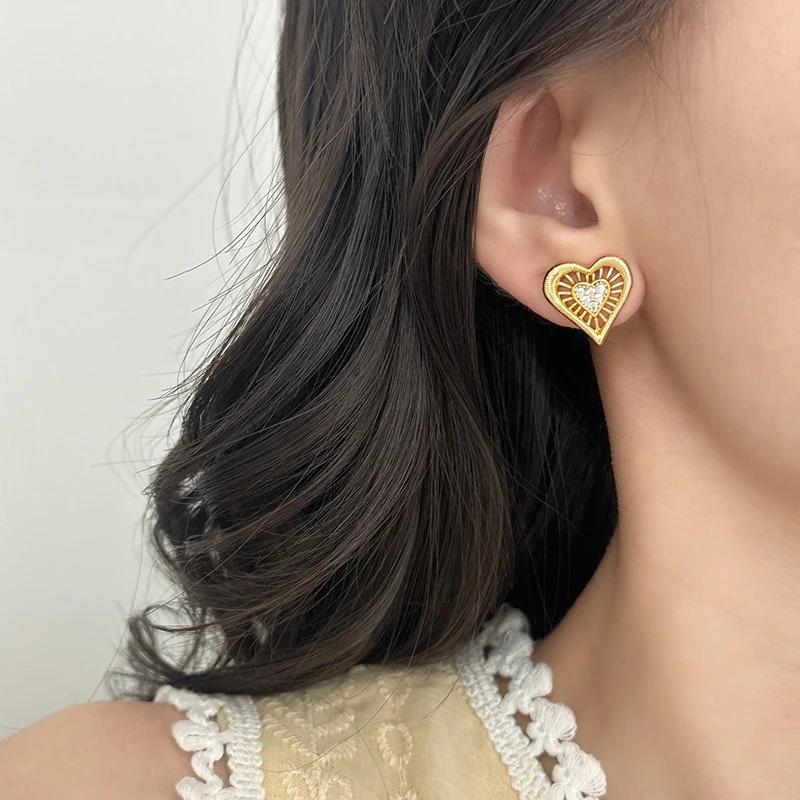 

Tibetan Silver 18K Gold Plated Zircon Hollow Heart Stud Earrings for Women Vintage Fashion Jewelry Minimalist Accessory
