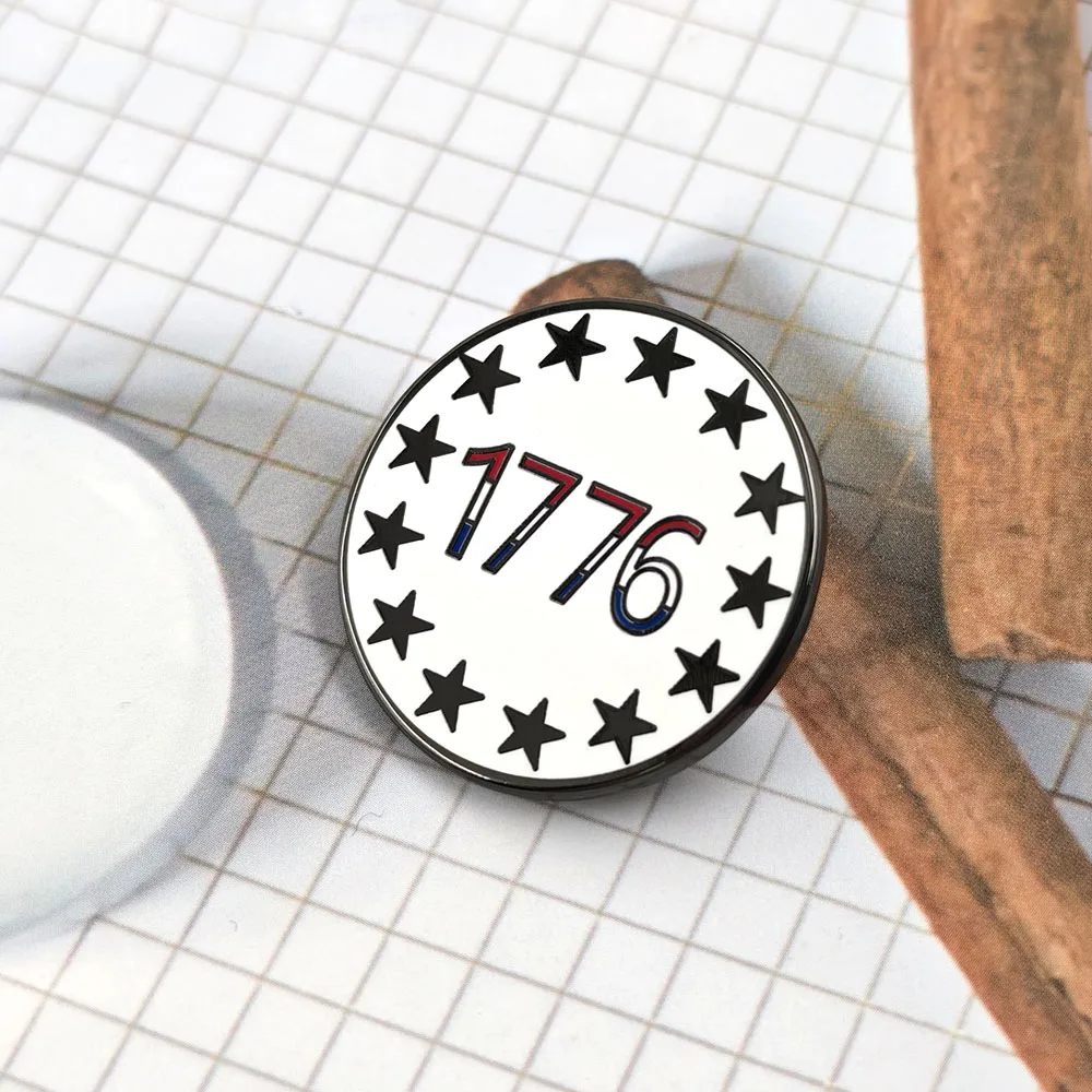 USA 1776 Emaille-Pins 4. Juli Patriotische Broschen Betsy Ross 13 Sterne Metall-Abzeichen Kleidung Rucksack Anstecknadel Schmuck Geschenk – Detail 7