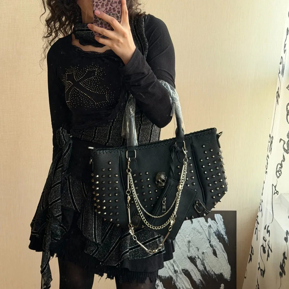 borse-a-tracolla-da-donna-stile-punk-borse-a-tracolla-portatili-di-grande-capacita-borsa-tote-gotica-con-catena-e-teschio