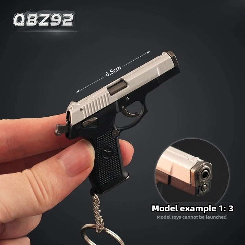 لعبة الطرفية QBZ92 مسدس لعبة صغير قابل للفصل مسدس معلق حلية 1:3 نموذج الأسلحة سلسلة مفاتيح معدنية عرض قطعة الأولاد هدية