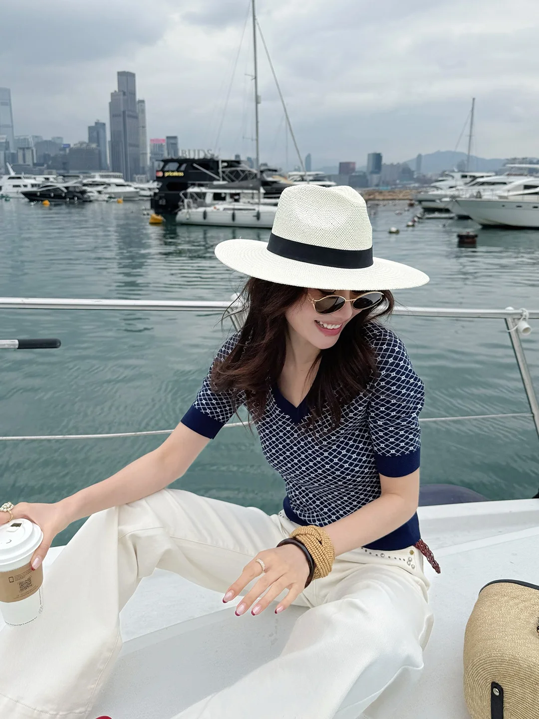 

Dragon Xier High-End Light Maturity Style Dark Blue Grid Pattern Breathable White V-neck Knitted T-shirt Women's Slim Fit Top