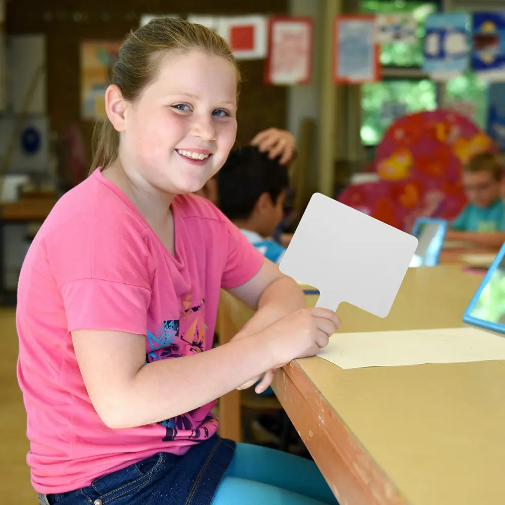 

2 портативных пульта для ответов, премиум-материал, поверхность без эффекта приближения, удобная рукоятка, толстая панель для обучения в классе и работы с учащимися