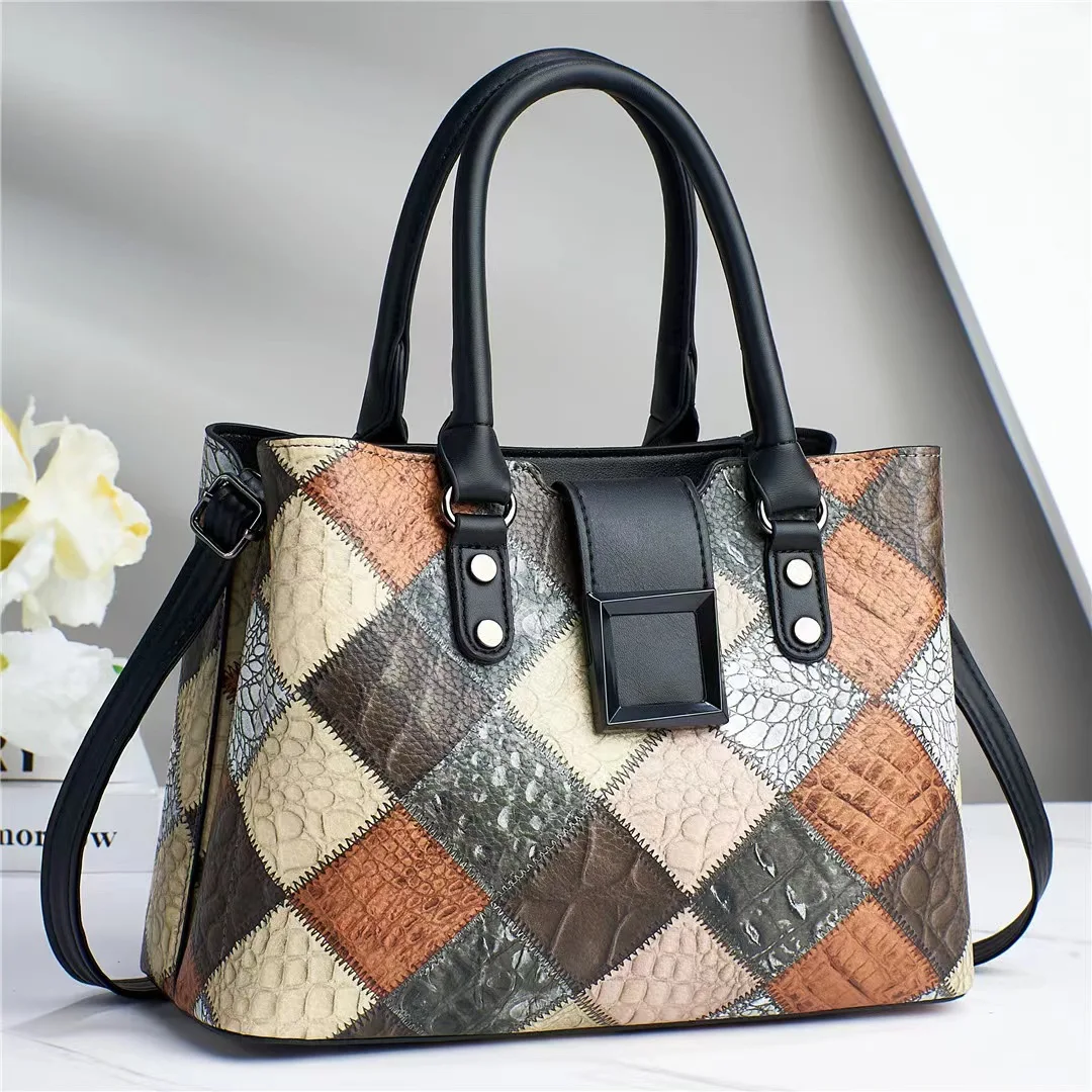 Fashionable Shoulder Bag for Women with Large Capacity and Professional Appearance for Business Gatherings