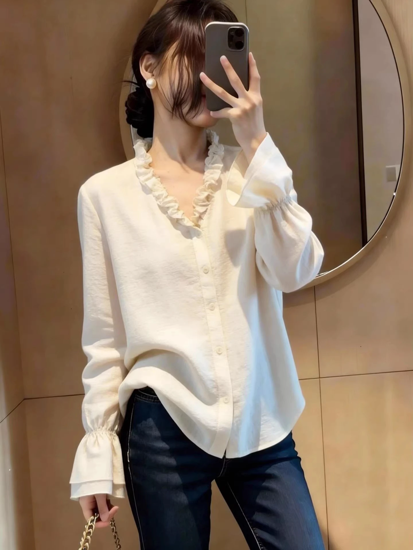 

Элегантная шелковая блузка с V-образным вырезом и длинными рукавами, свободного кроя, на одной пуговице, с деревянной пуговицей, весенняя модная новинка в корейском стиле, прямого кроя