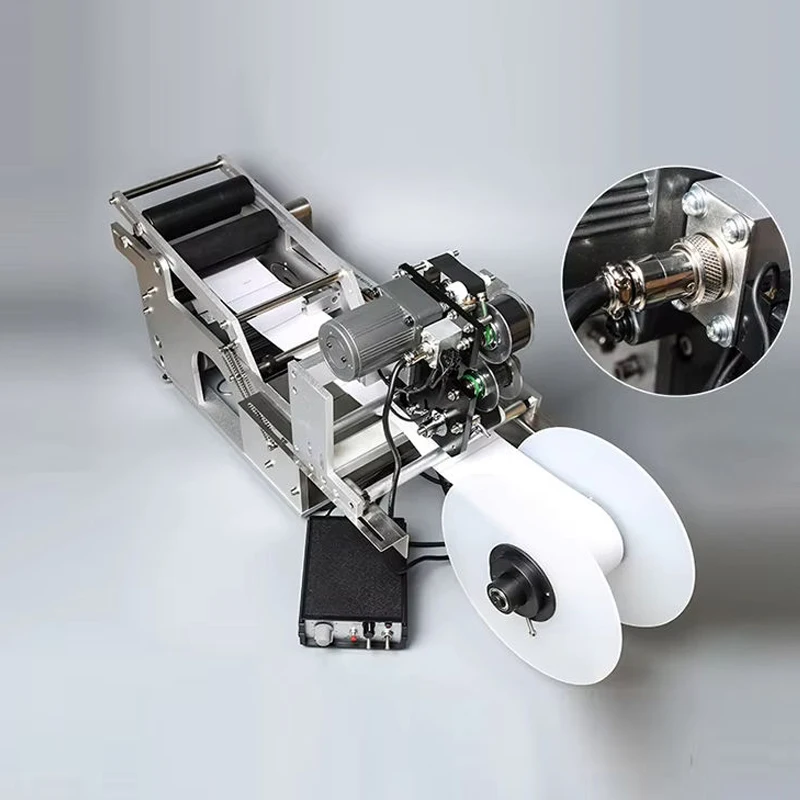 

Многофункциональная машина для нанесения этикеток и печати даты на круглые бутылки для минеральной воды