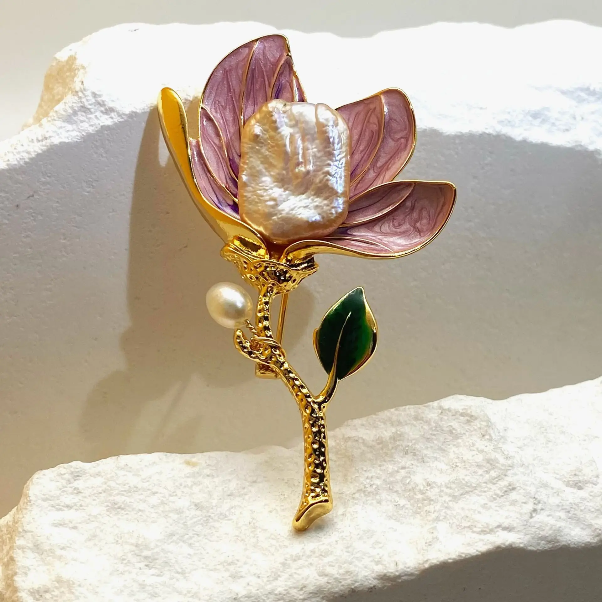 Natural freshwater pearl square baroque drip flower brooch brooch simple and realistic atmosphere factory direct sales women