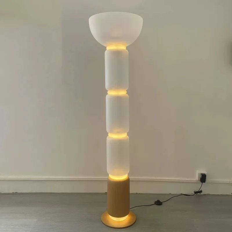 Candeeiro de pé de vidro LED nórdico, com brilho branco leitoso, adequado para salas de estar; candeeiro de mesa de nogueira para sala de jantar, para luz interna