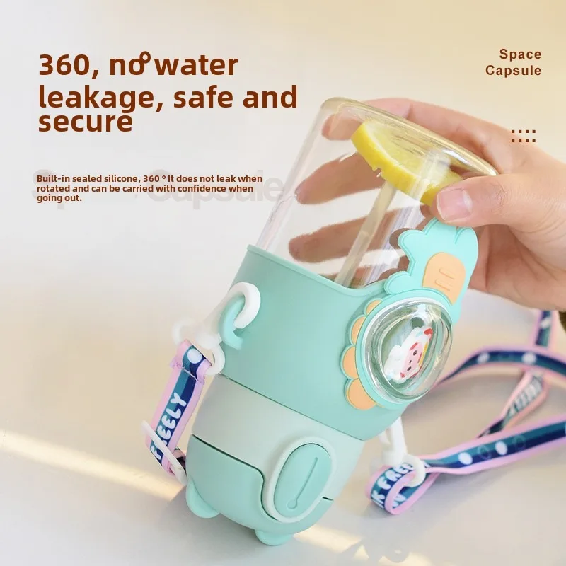 كوب ماء للأطفال بتصميم كبسولة فضائية لرائد الفضاء على شكل أرنب لطيف مع حمالات للشرب للأطفال والطلاب