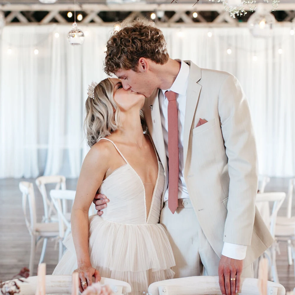 Aberto para trás cintas de espaguete plissado em camadas tule vestido de noiva feito sob encomenda princesa mais tamanho tutu inchado profundo v pescoço vestido de casamento