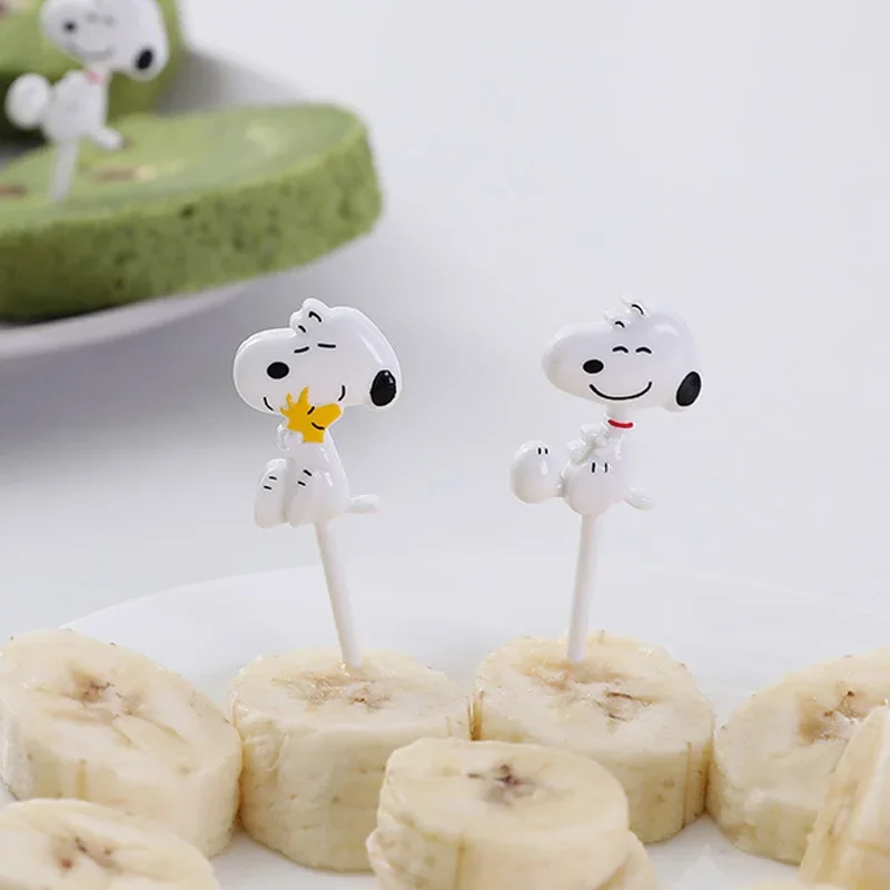 8Pcs Snoopy Cartoon Fruit Fork Mini Cartoon Children Snack Cake Dessert Pick Toothpick Bento Lunches Party Decoration tableware