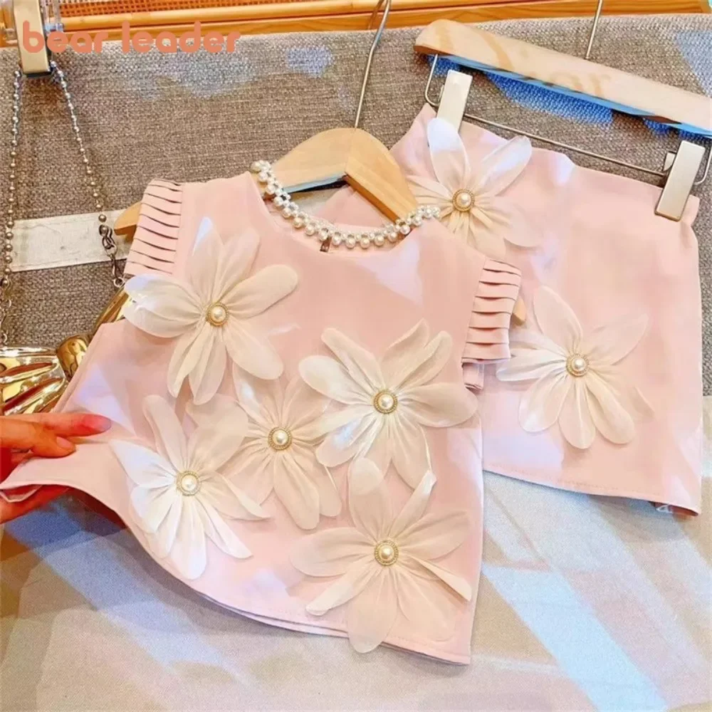 

Корейская версия Bear Leader, милая одежда для девочек с круглым вырезом, летний топ без рукавов с рюшами и 3D цветочным принтом + короткая юбка, детский комплект