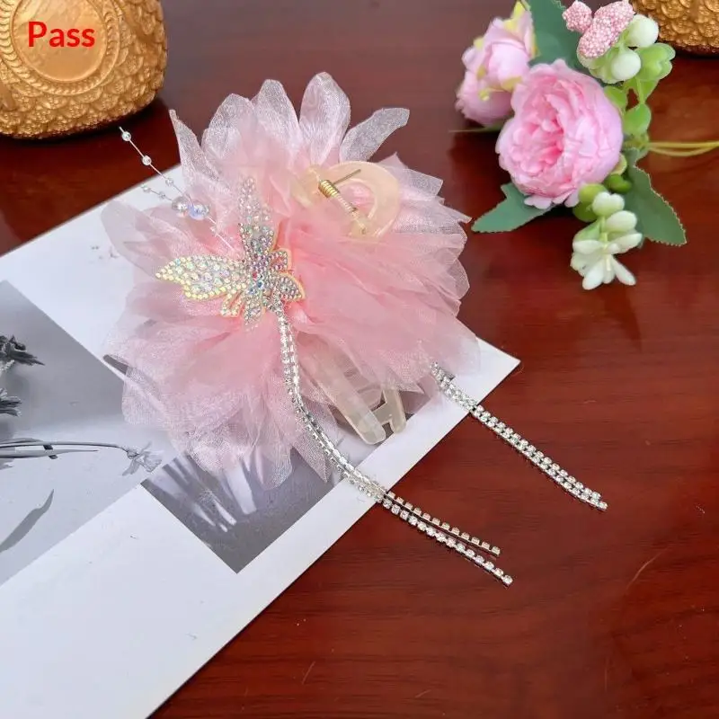 Weiche, flauschige Tüll-Haarklammern mit Strass-Schmetterling, funkelnden Kristallen und Quasten für Damen, geeignet für Hochzeiten und Partys. – Detail 3