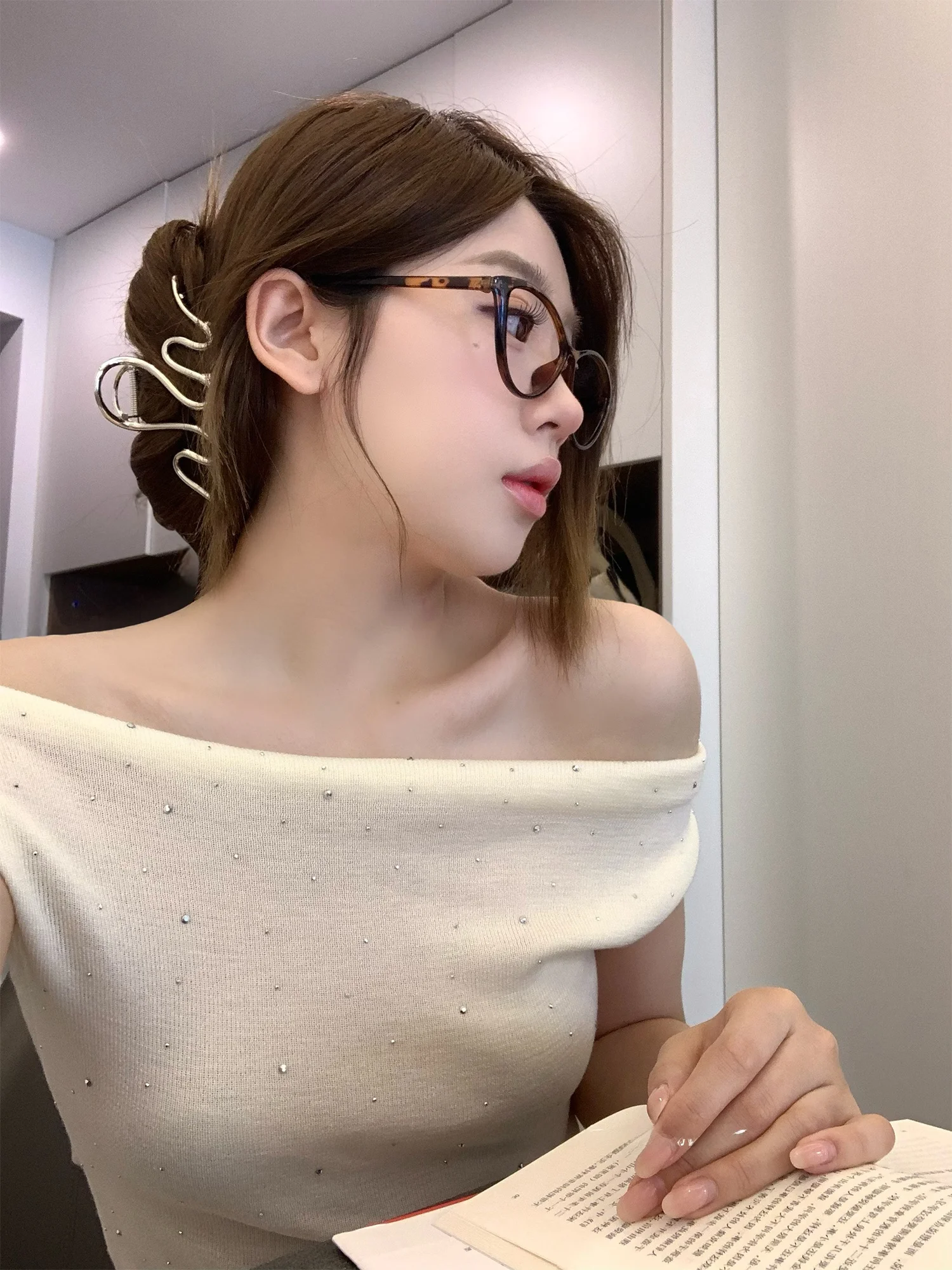 

OKJJ Irregular Asymmetrical Shoulder Knitted Short Sleeve Women's Wool Blend Top Design Sensation Unique Beauty Summer Fashion
