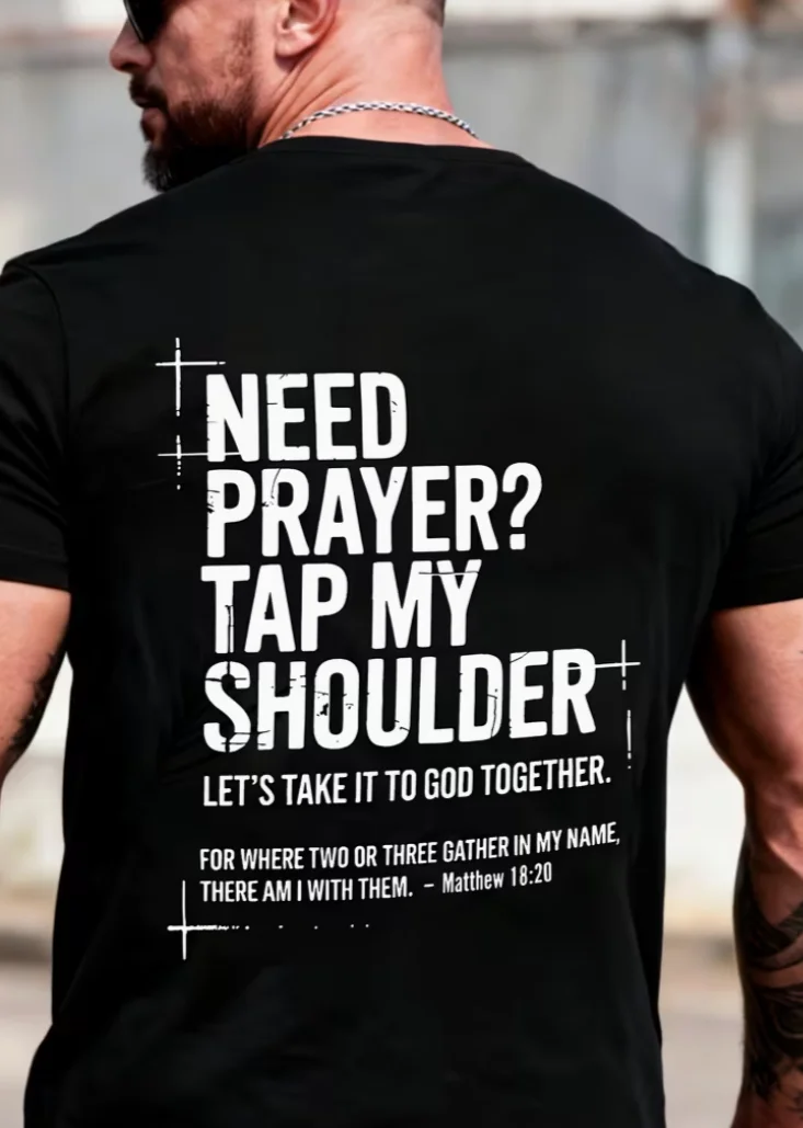 ¿Buscas a alguien para rezar? Apoya tu hombro y veamos juntos cómo llevarlo a Dios. Esta camiseta de cuello redondo para hombre Faith tiene una espalda suave.