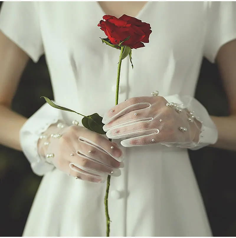 Gants de mariage en tulle de perles de luxe pour femmes, bord en satin froncé court, doigt de demoiselle d'honneur, accessoires de mariée