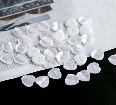 50pcs/lot Size:11mm/12.5mm High Quality Sweet Heart Shirt Buttons Pearl White Button 2 Holes Decoration (ss-1422)