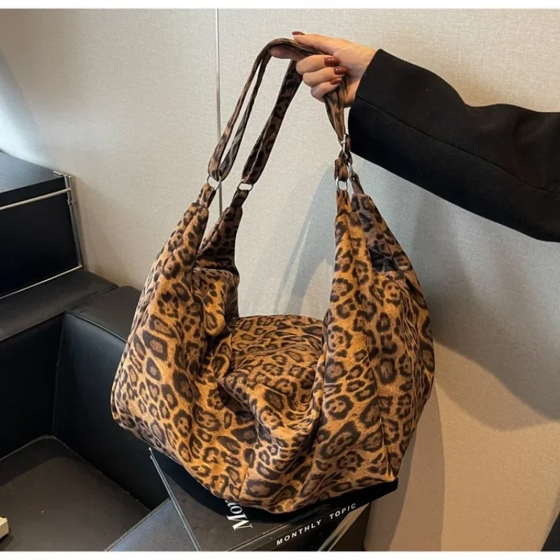 2024 Hot Trendy Leopard Print Shoulder and Crossbody Bags Personality Super Cool Popularity Large Capacity Tote Bags for Women