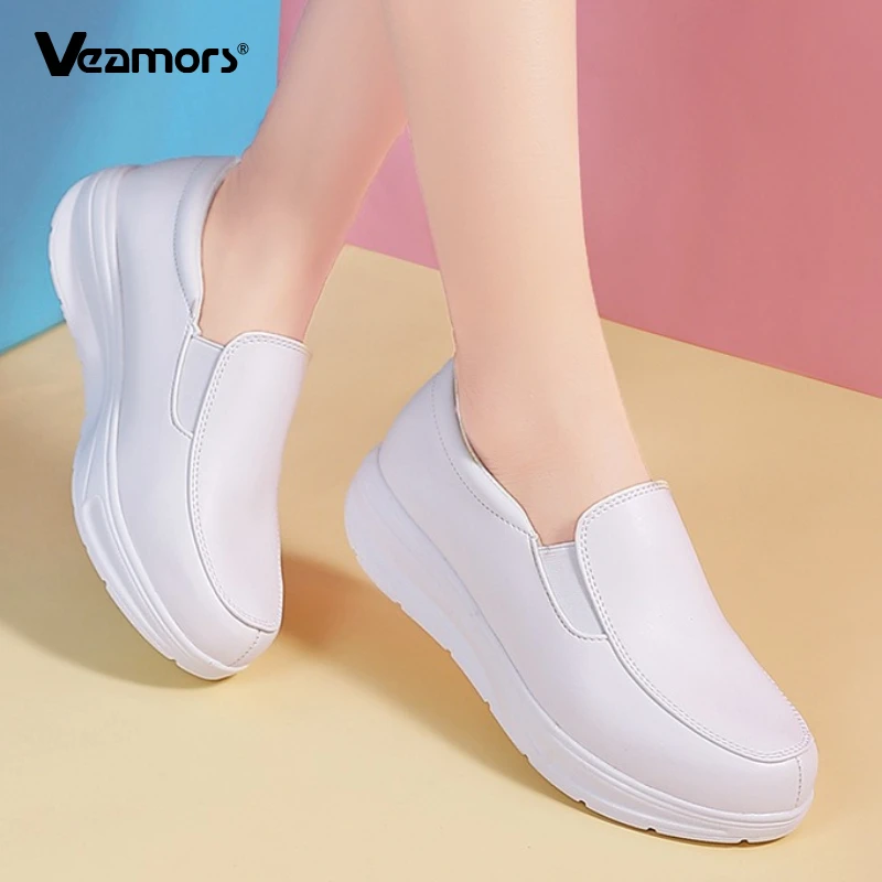 

Женские белые туфли для медсестер из дышащей искусственной кожи, удобная обувь для ходьбы, нескользящие, с мягкой подошвой, комфортные слипоны-лоферы