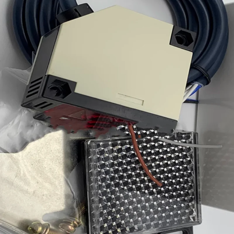 

2 шт. новый фотоэлектрический переключатель E3JK-RR11-C E3JK-TR11-C E3JK-TR12-C E3JK-DR11-C E3JK-DR12-C E3JK-RR12-C