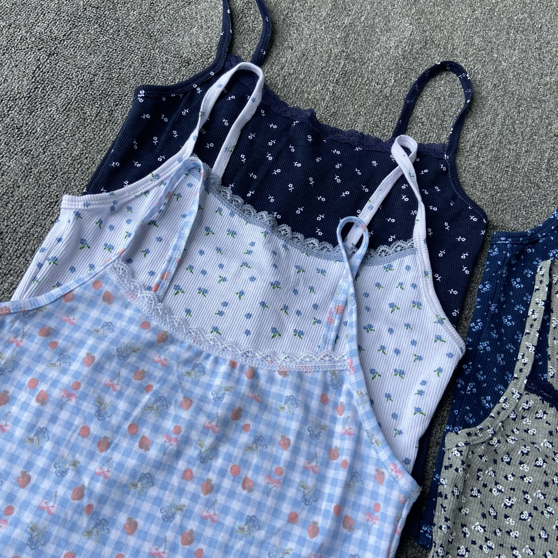 Top Curto F Estilo Coreano com Renda Floral e Alças Finas, Estilo BM, para Uso Interno e Externo, em Mistura de Aodã...