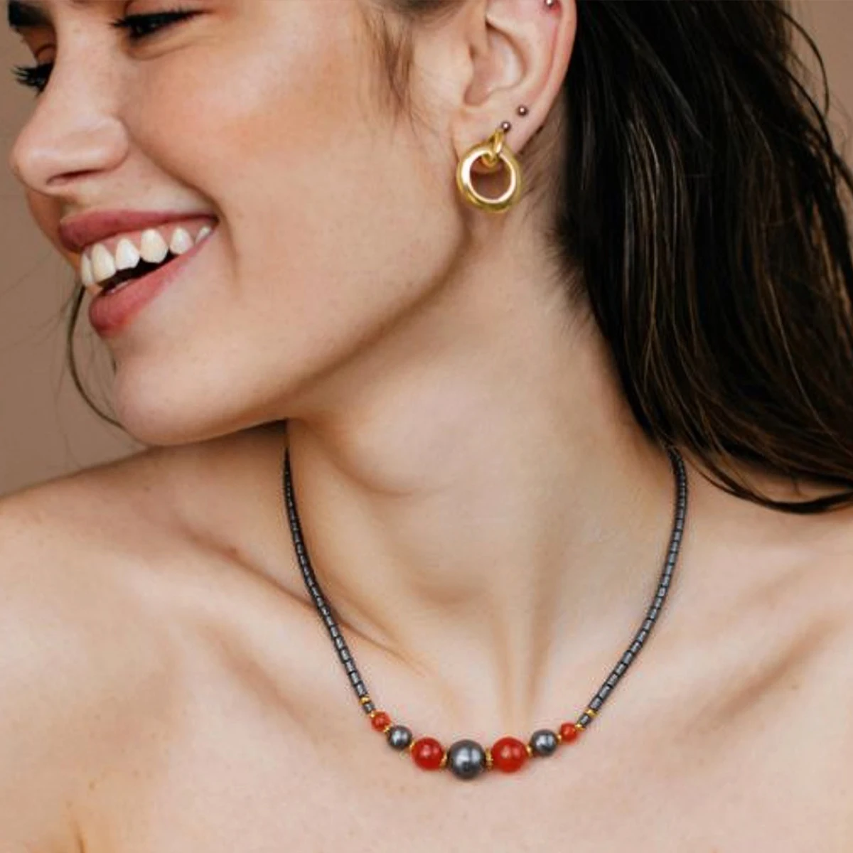 

Natural Black Onyx Red Agate Necklace, Simple Fashion Micro Magnetic Energy Necklace for Men Women Multi-Scene Accessory