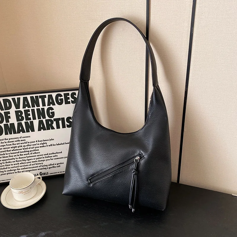 Popular Shoulder Bag Ladies New Winter Trend Retro Female Shoulder Bag Fashion Casual Commuter Tote Luxury Brand Shoulder Bag