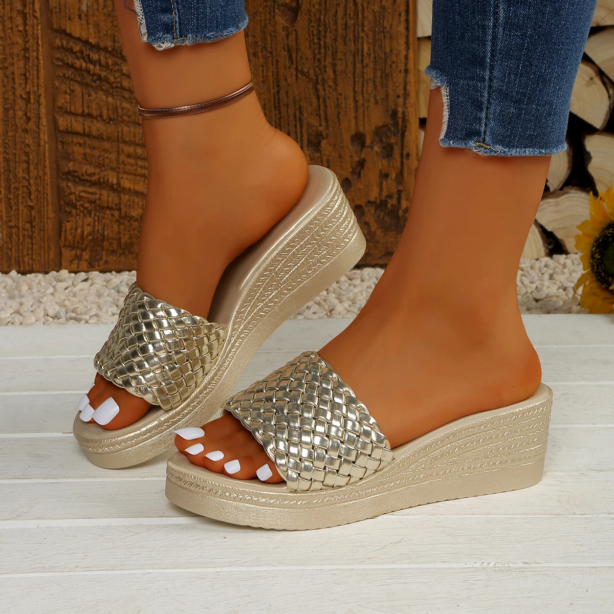 Keile Hausschuhe für Frauen Plattform Sandalen Frau Sommer Chunky Golden Round Head Frau Dicke Sohle Strand Schuhe Größe 35-43
