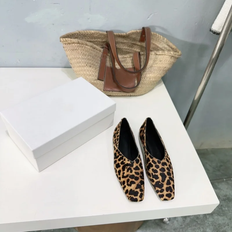 New Commuter Women's Shoes Shallow Mouth Casual Shoes Retro Square Head Shallow Mouth Flat Bottom Mary Jane Shoes