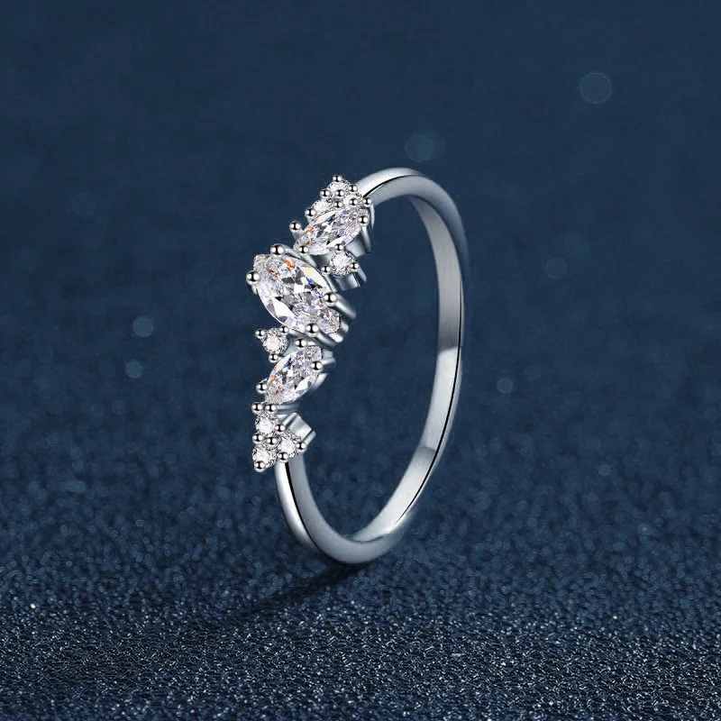 

Модное и стильное нишевое дизайнерское кольцо с муассанитом для женщин, кольцо из чистого серебра «Звездное небо», трендовое высококачественное украшение.