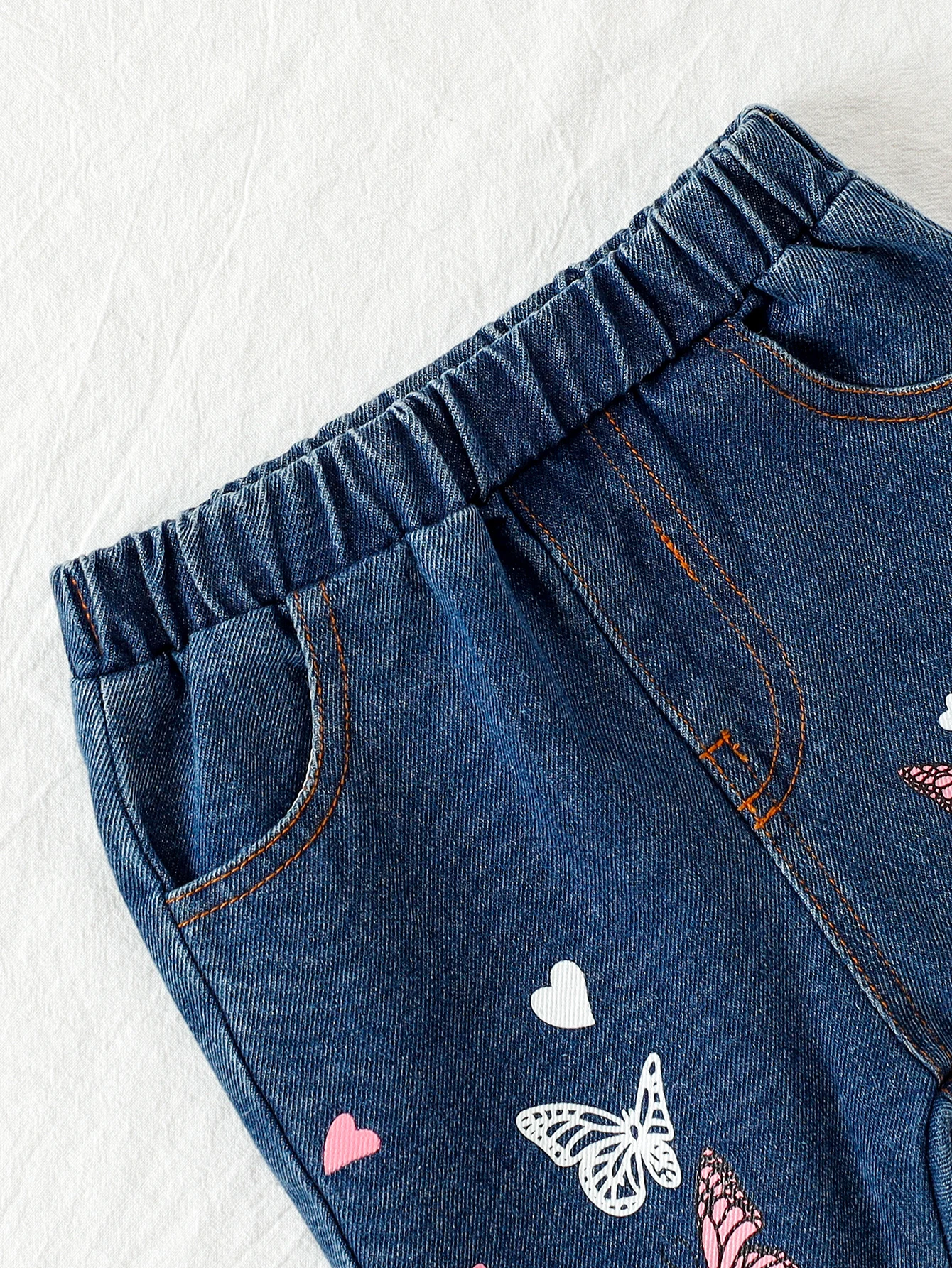Kinder-Denim-Jeans mit Schmetterlingsdruck, süßer Stil, bequem, verschleißfest, geeignet für die tägliche Outdoor-Freizeitkleidung von Kindern – Detail 4