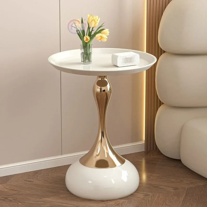 mesa-de-cabeceira-com-borda-de-ferro-estilo-europeu-mesa-redonda-pequena-de-cabeceira-pequena-sala-de-estar-domestica-mesa-final-de-cintura-pequena-com-borda-de-sofa