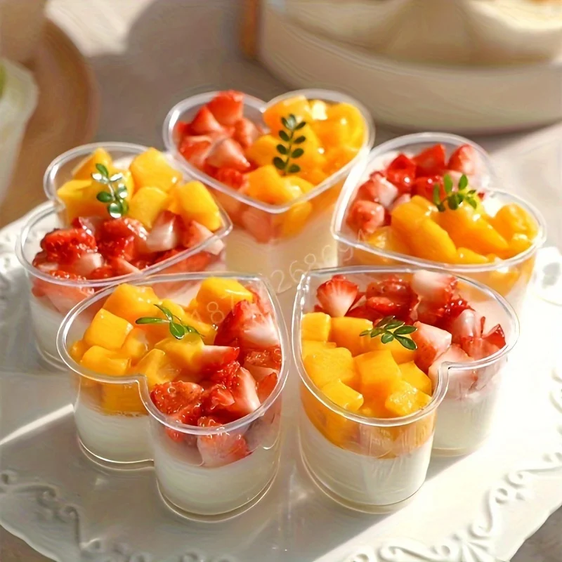 10 juegos de tazas de Mousse desechables en forma de corazón con tapas, contenedores de aperitivos para fiestas, suministros de Catering DIY para reuniones en el hogar