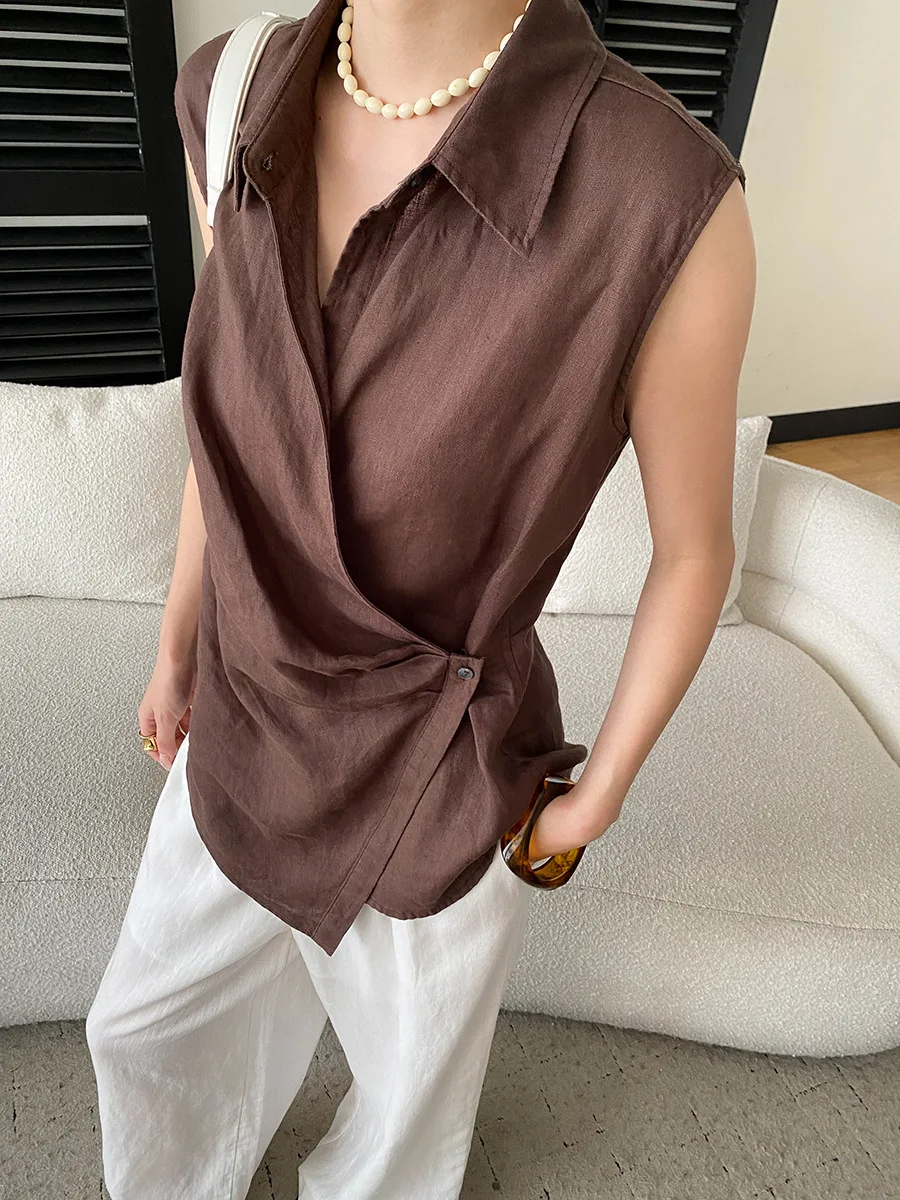 Sommerliches Damen-Freizeithemd in einfarbigem Design mit unregelmäßiger seitlicher Schnalle und umklappbarem Kragen, ärmellos – Detail 24