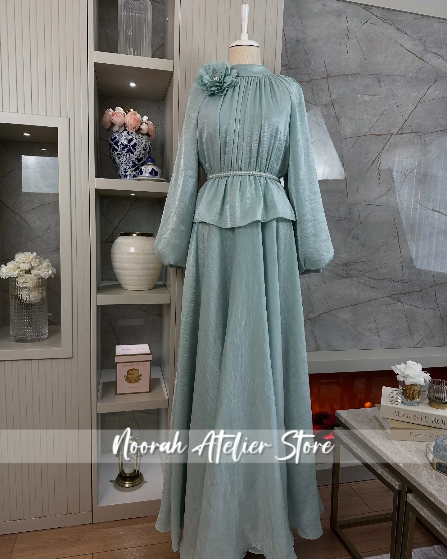 우아한 무슬림 O 네이비 플라워 진주 롱 슬리브 럭셔리 여성 이브닝 드레스 2025 페플럼 웨딩 가운 사우디 베스티도스 맞춤 제작