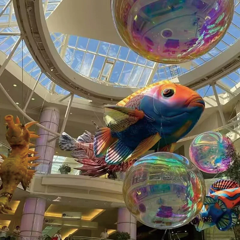 膨らませる色付きの魚、送風機付きの動物型エアモデル、屋外水族館、広場、ショッピングモールの装飾用の吊り下げ可能な小道具