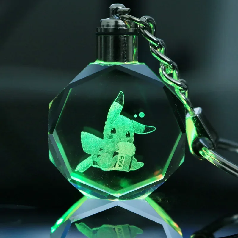 Anime Pokemon Bunte Kristall-Lampe Schlüsselanhänger Cartoon Pikachu Actionfiguren Glas-Anhänger Nachtlicht Schlüsselring Kette Spielzeug Geschenke