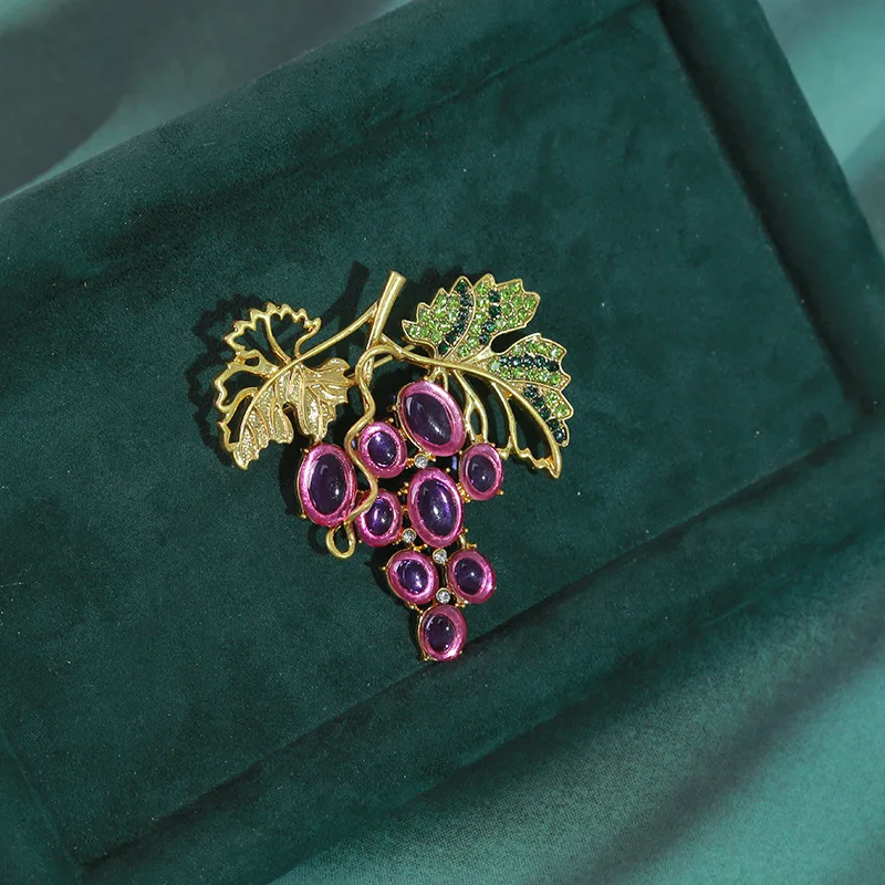 SKEDS Vintage Classic Women Men Grape Resin Stone Brooches Pins Unisex Retro Baroque Transparent Fruit Clothing Badges Buckle