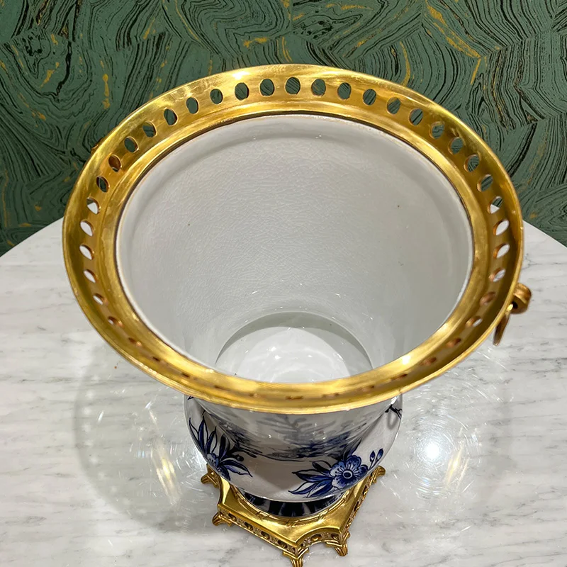 Retro Copper‑Accent Porcelain Vase, European‑Style Decor Flower Container for Home Ornament