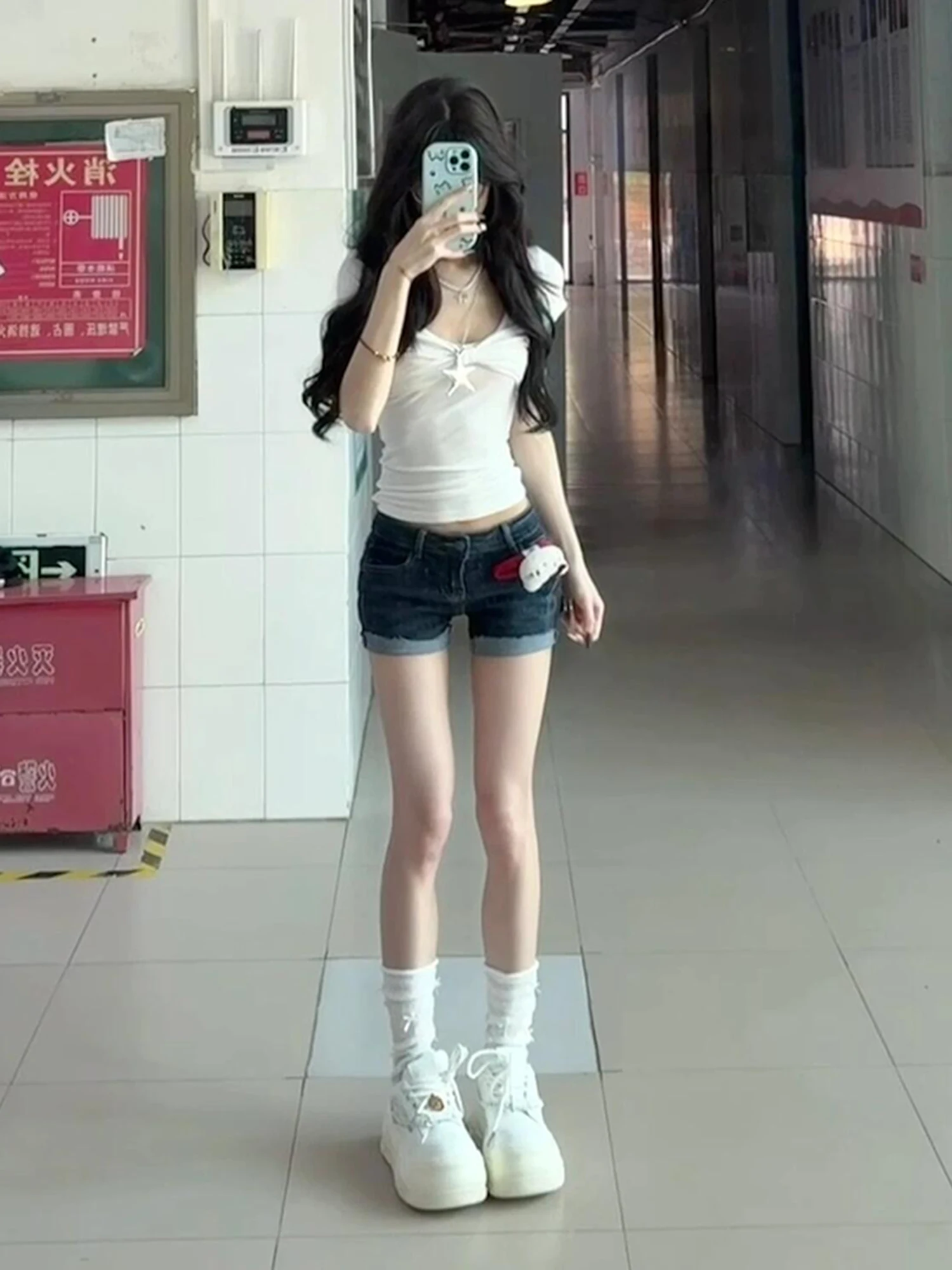 

Американские ретро-джинсовые шорты с низкой посадкой для женщин, летние, сексуальные, эластичные, с манжетами, облегающие, синие, с высокой талией, средней длины