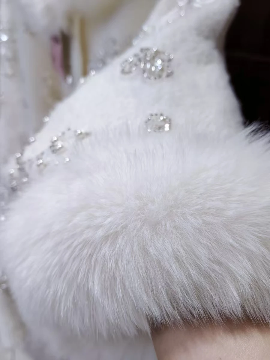 Prawdziwe Zdjęcie Elegancki Gruby Sweter-Peleryna z Sztucznego Futra Damska Zimowa Kurtka Futrzana z Diamentami i Koralikami Dzianinowa Odzież Wierzchnia Sweter Dzianinowy