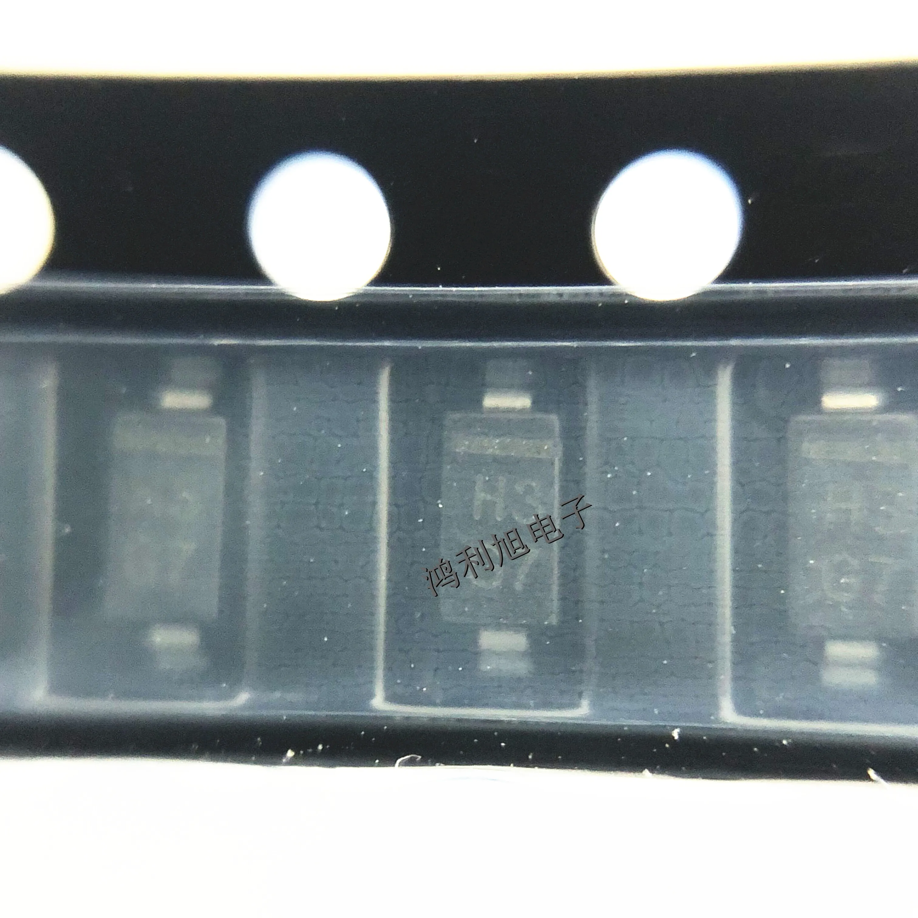 MMSZ5243B-E3-08 50ชิ้น/ล็อต SOD-123-2ทำเครื่องหมาย; H3ไดโอดซีเนอร์เดี่ยว13V 5% 500mW อุณหภูมิในการทำงาน2-ขา:- 55 C-+ 150 C