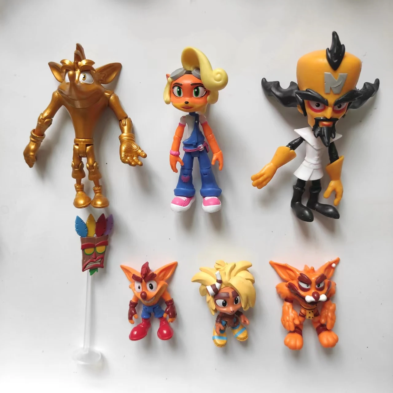 Crash Bandicoot Dr NEO CoCo Marsupus Erectus Gold  Action Figure Mini Collection Model Toys for Kids Gift No Box loose