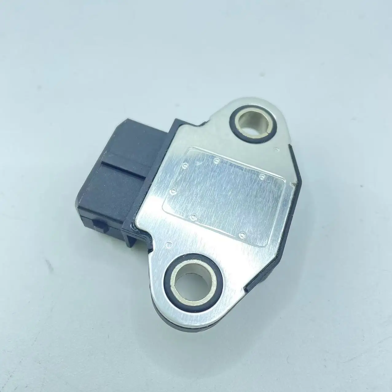 1pc MD374437 Ignition Failure Sensor For MMITS-UBISHI PA-JERO  MD315784 MD354655 J5T60572 27370-38000 2737038000 J5T