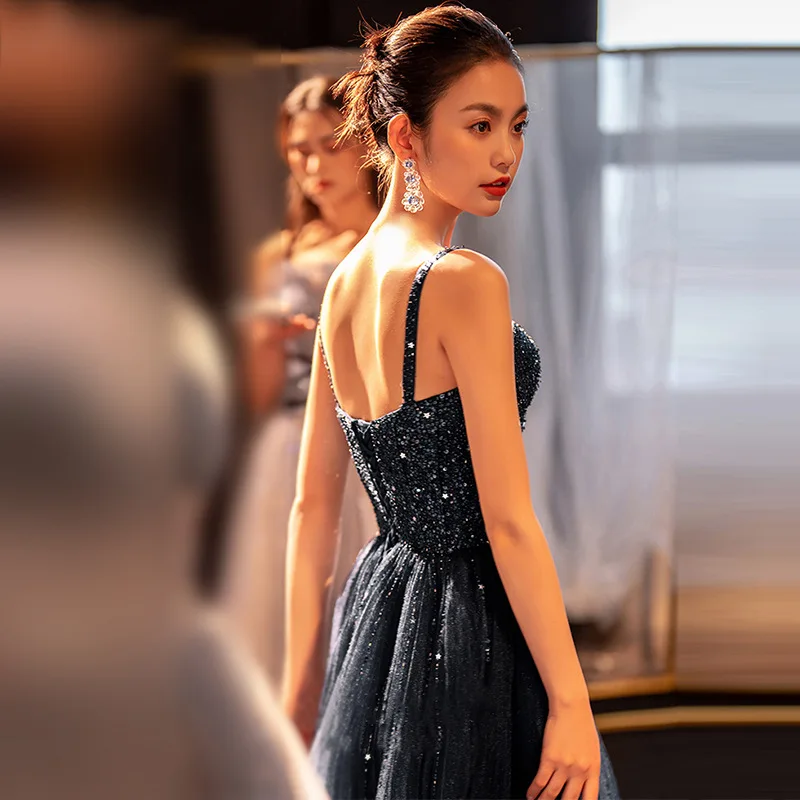 Eleganckie granatowe sukienki na studniówkę, fason A-line, na ramiączkach, na występy, imprezy, egzaminy artystyczne, urodziny, długa spódnica, błyszczące cekiny.