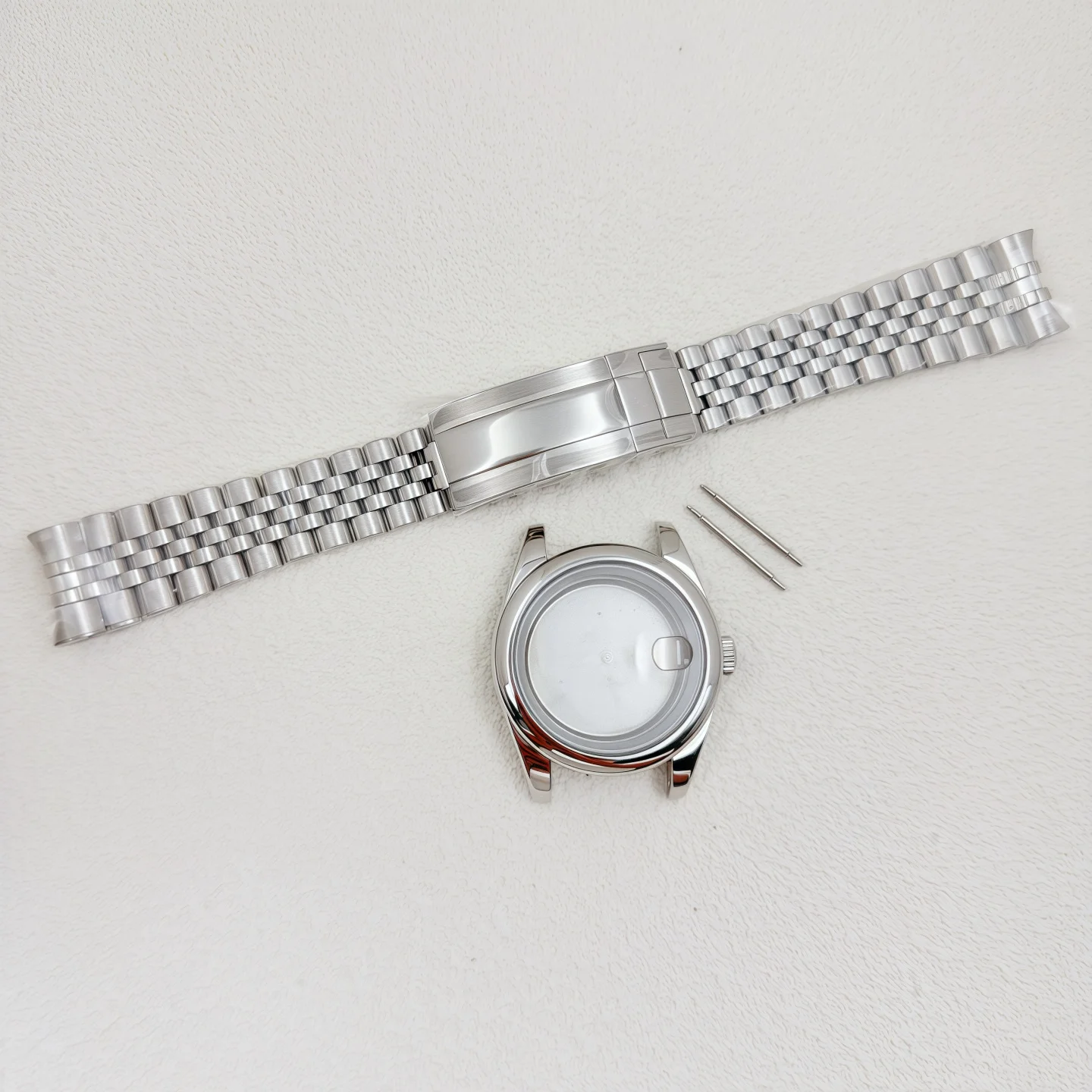NH35 case 36MM/39MM Date just watch case is made of sapphire glass and features a 316L stainless steel Oyster Perpetual case.