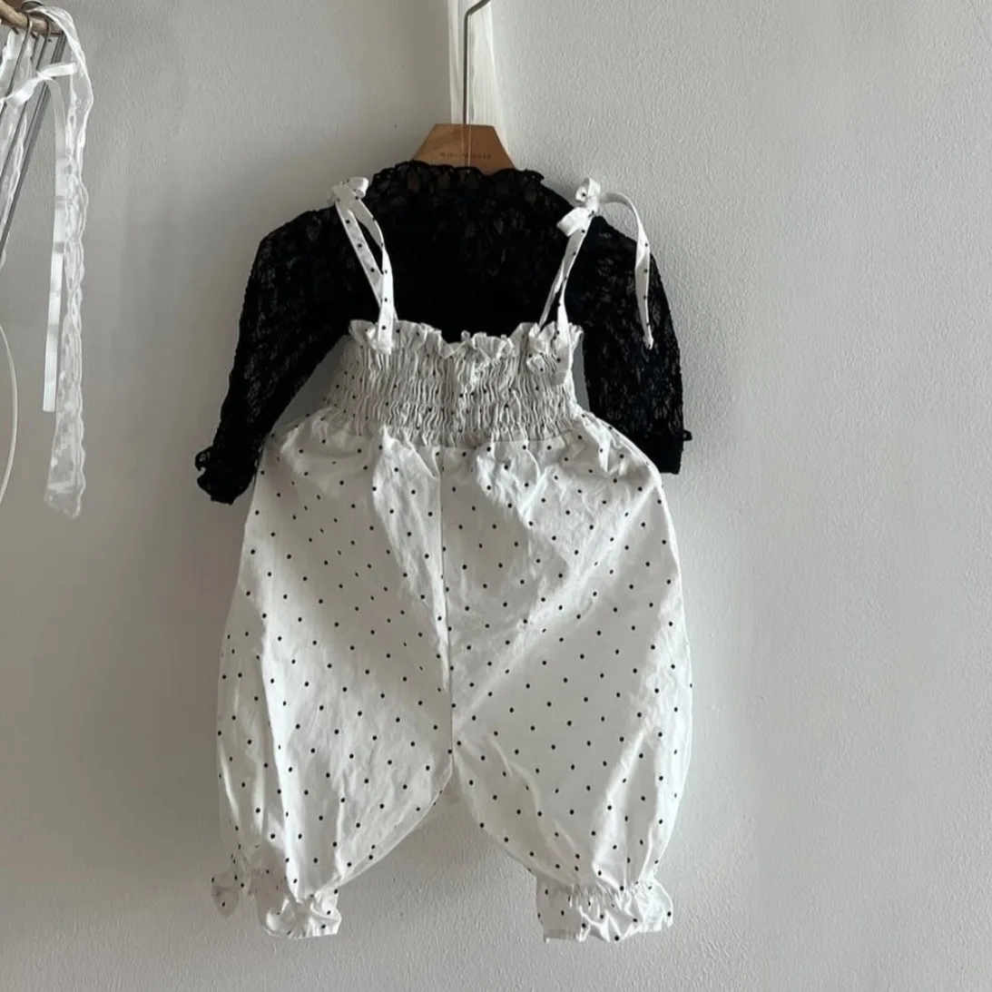 

2026 Summer New Baby Sling Trousers Infant Girls Polka Dot Overalls Boys Casual Pants Cotton Loose Lantern Pants Toddler Clothes