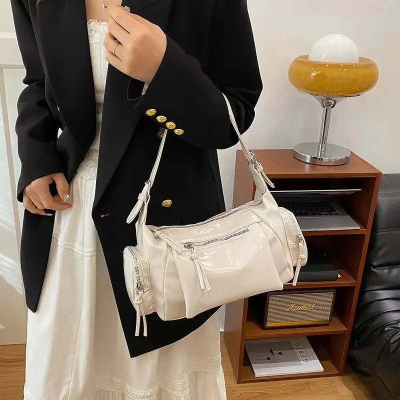 ファッショナブルな光沢のあるPU軽量レディースクロスボディバッグ2026新作大容量ショルダーバッグ多用途高品質ハンドバッグ